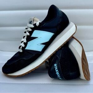 New Balance 237 Sneakers Womens Size 6 Suede Black/Bleach Blue Gum WS237GD EUC